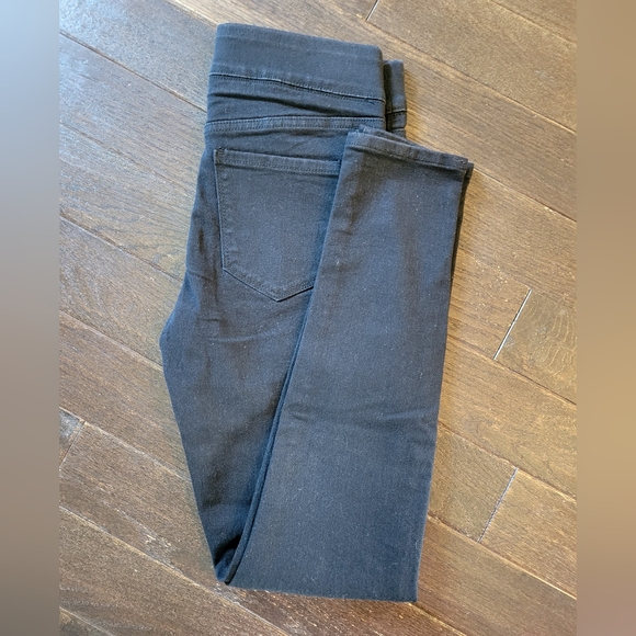 Old Navy super skinny pull on midrise jeans, new with tags, black - Picture 2 of 3